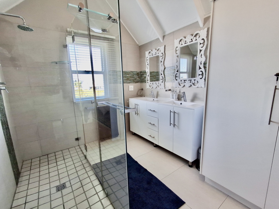 5 Bedroom Property for Sale in Grotto Bay Western Cape